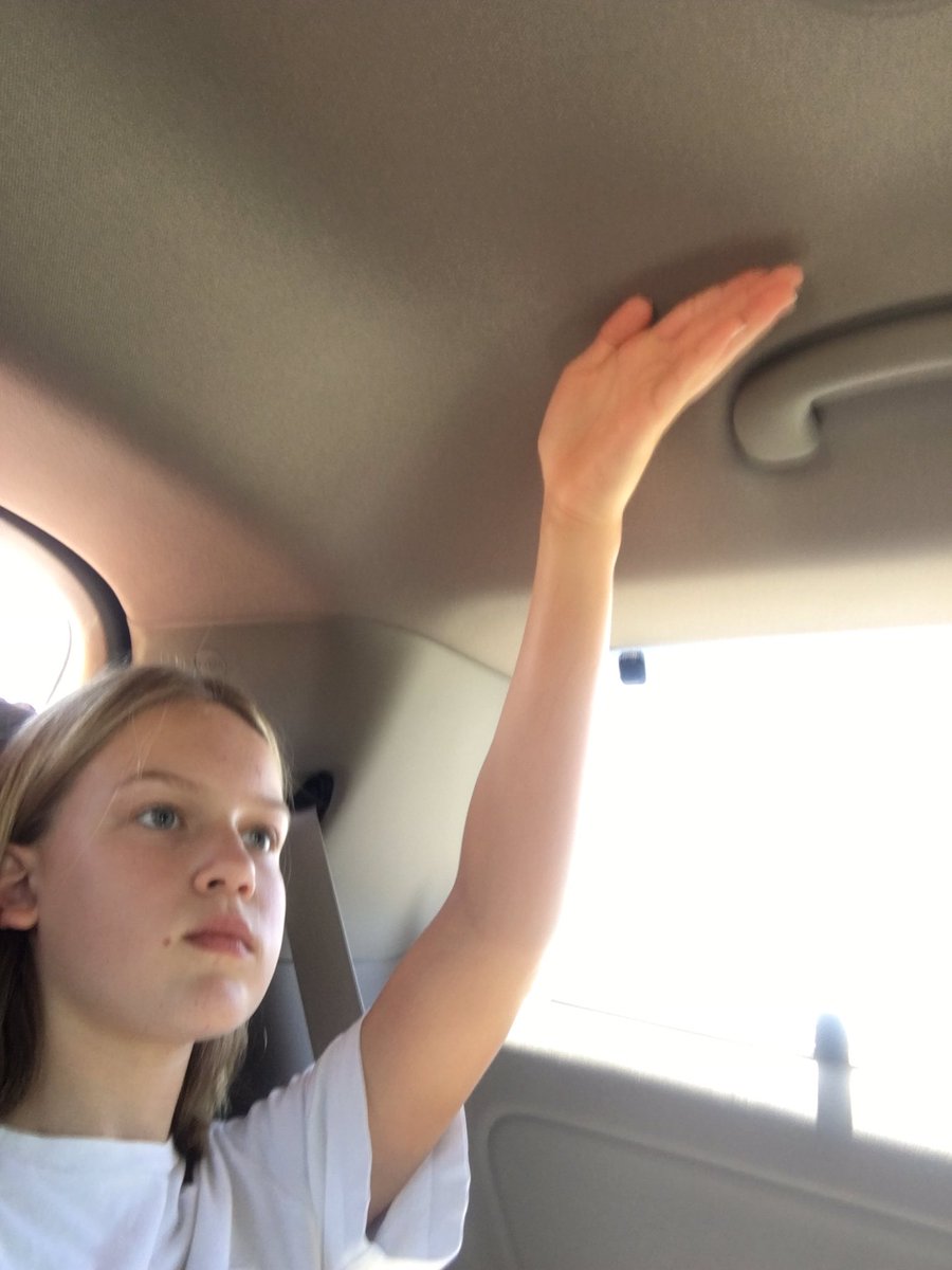 ava_manon's tweet photo. When my sisters guy friend asks her out over Snapchat *boi* https://t.co/fCCHUXuRw9