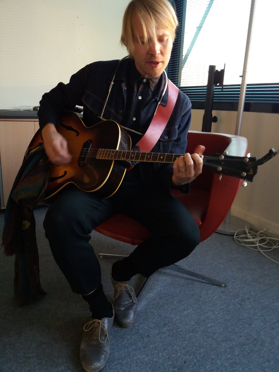 bauermelanie1's tweet photo. Peter se prépare pour le #b2bfi de ce soir... Dans 15 minutes! https://t.co/Aj5a2UnDxe