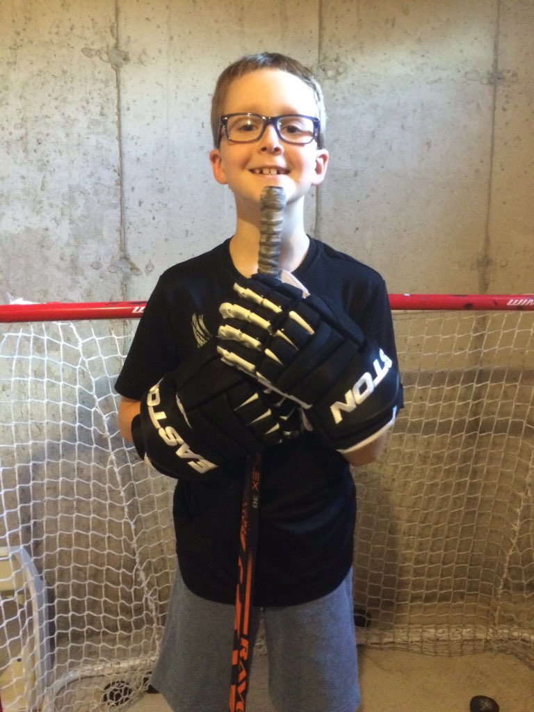 CDEandMe's tweet photo. @Raven_Hockey Cohen and last year's Flex 30. Great stick! #GrowWithRaven @WestStarHockey https://t.co/2oJTagIp69