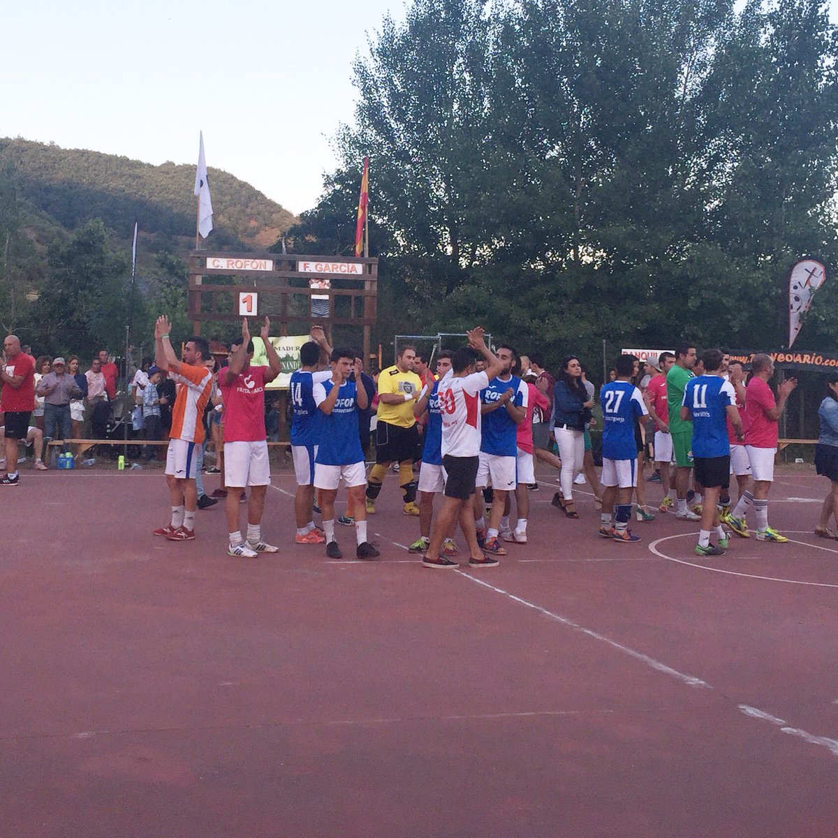 Torneolario's tweet photo. CAMPEÓN DEL XL TORNEO VILLA DE LARIO: FRUTAS GARCÍA (Construcciones Rofón 1 - 3 Frutas García) #TorneoLario #XLTorneoLario https://t.co/ZyGFFip2Yu