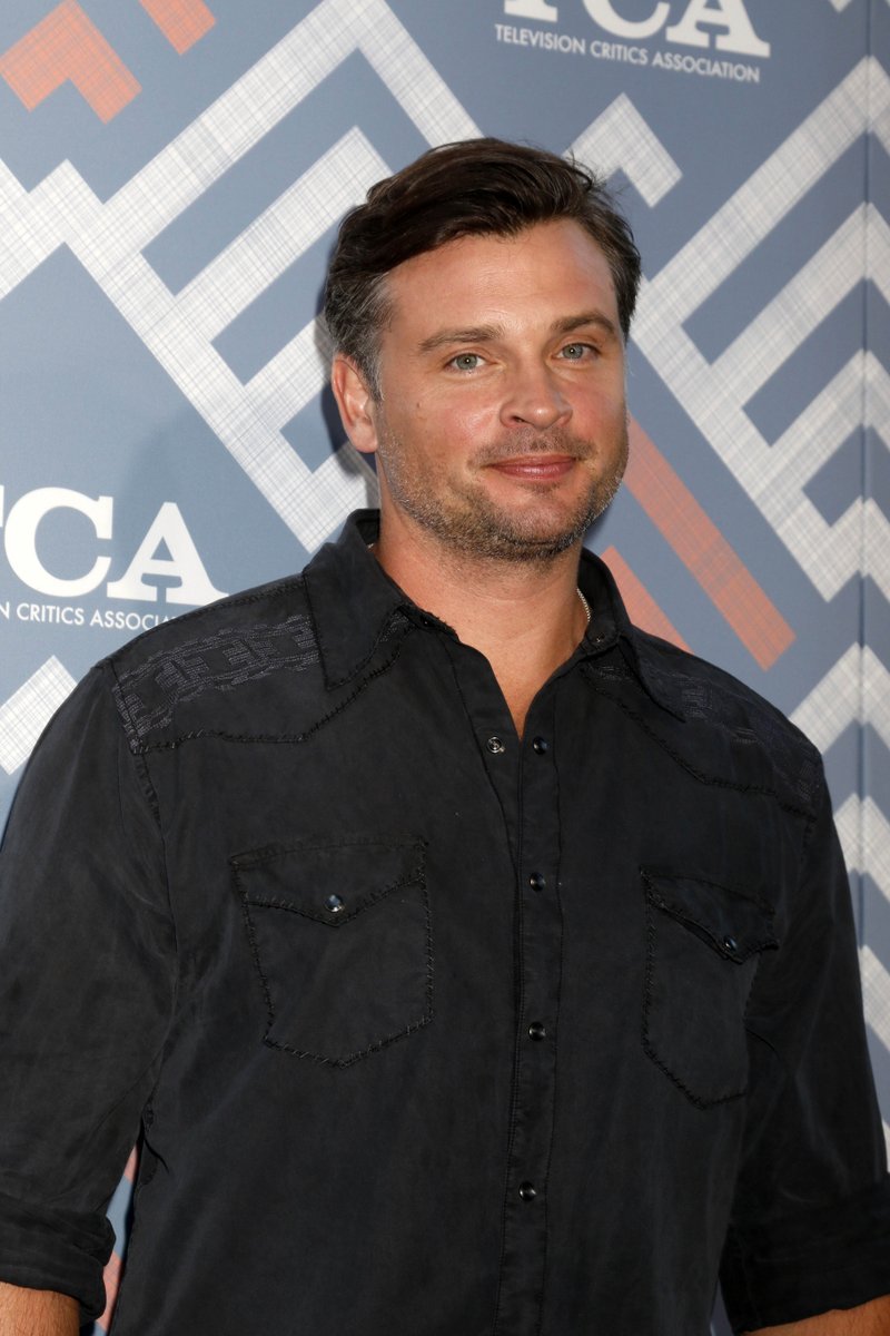lovedearest's tweet photo. Added 5 More HQ Pics of Tom at the Fox TCA Party! #TomWelling https://t.co/bbBJm9Lx1I https://t.co/zxk6snNPkQ