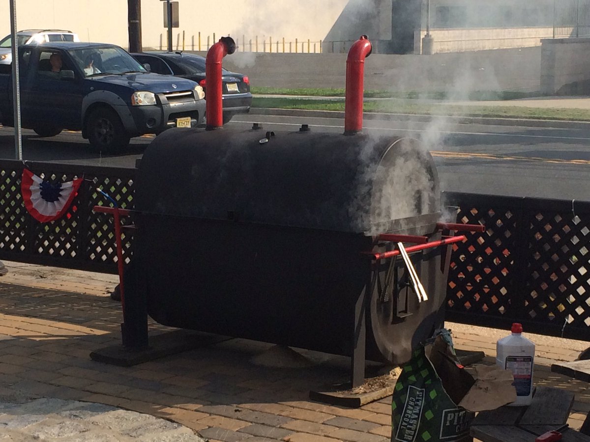 #brisket sold out today. #smokingbrisket for tomorrow <a href="/CircleBBQ/">Circle BBQ</a> #ElizabethNJ