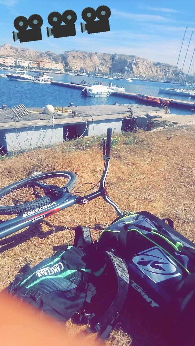 AurelFontenoy's tweet photo. Un tournage au top avec #horue movie!
#Marseille #frioul #vélo #vidéo #YouTube https://t.co/bKuHTZ80xG