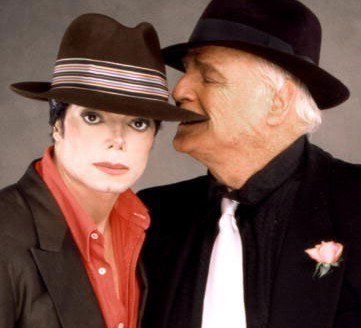 MJJCommunity's tweet photo. #OnThisDay
From August 13th- 21st, 2001 #MichaelJackson begins shooting the 13" short film for #YRMW in #LosAngeles Directed by #PaulHunter https://t.co/8sq56HGHHy