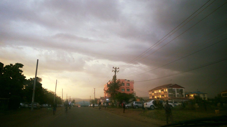 Jasigana254's tweet photo. There was some level of life in Kisumu today. It is almost reasonable to be seen with a DSLR, the glare on the clouds was picture perfect https://t.co/bzGVX6XIqh