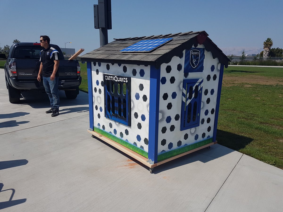 GemellosMurals's tweet photo. Love seeing Art used! Raffle tickets available for this awesome @Habitat_org & @SJEarthquakes! #Quakes74 #habitatforhumanity #useart #art https://t.co/YGr5hHdjTW