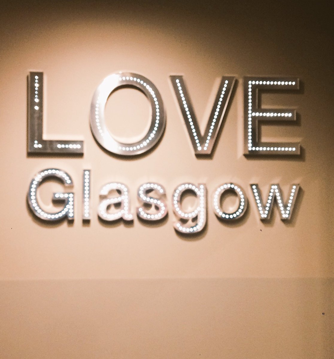 catpartner's tweet photo. Great trip North ✈️🇬🇧👯 https://t.co/HcbHjtGBUx