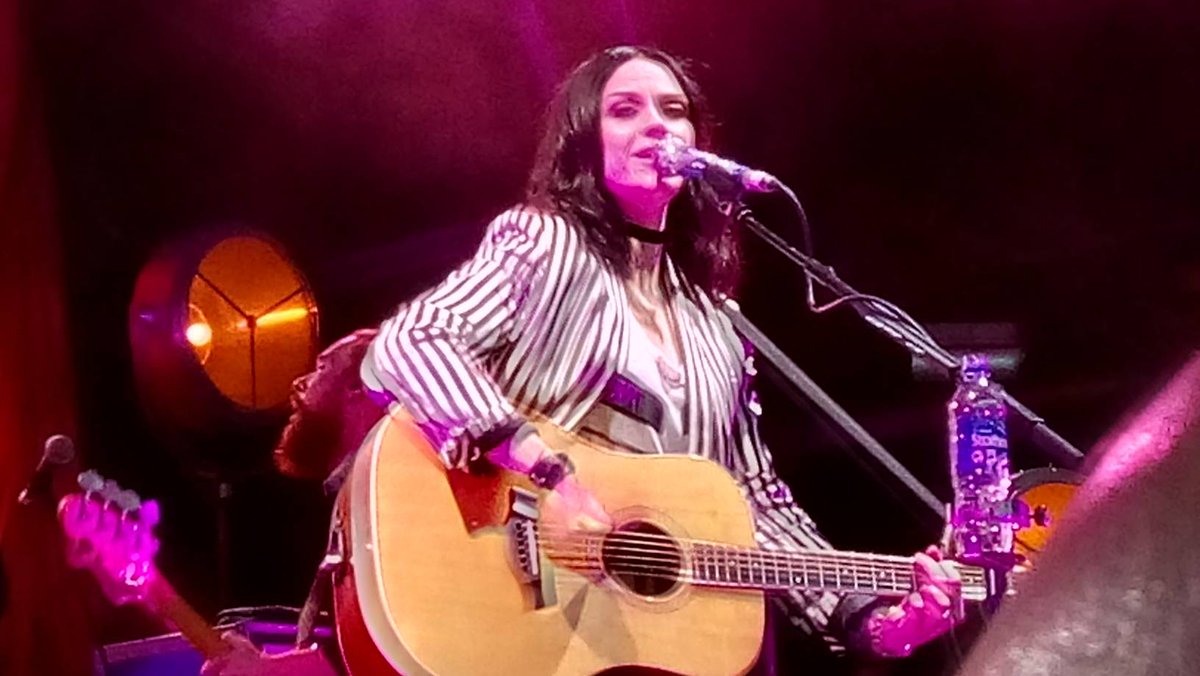 isthismusic's tweet photo. Here's @Amy_MacDonald closing @partyatpalace #patp17 in #linlithgow https://t.co/CCnrYD7q8s