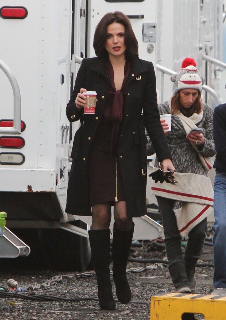 3. Lana Parrilla (1977)

- Latina
- ages like the finest wine 
- cutie and super supportive of LGBTQ+
-we all have a crush on her evil queen