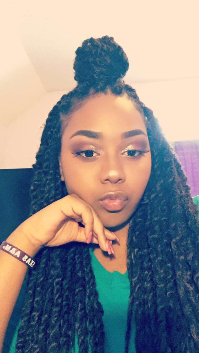 brivxv's tweet image. Briana (Bri)
TAMU20
Bio Major Psych Minor
I like singing (:
Houston 🤘🏾
#ExCEL2017 #TAMU21