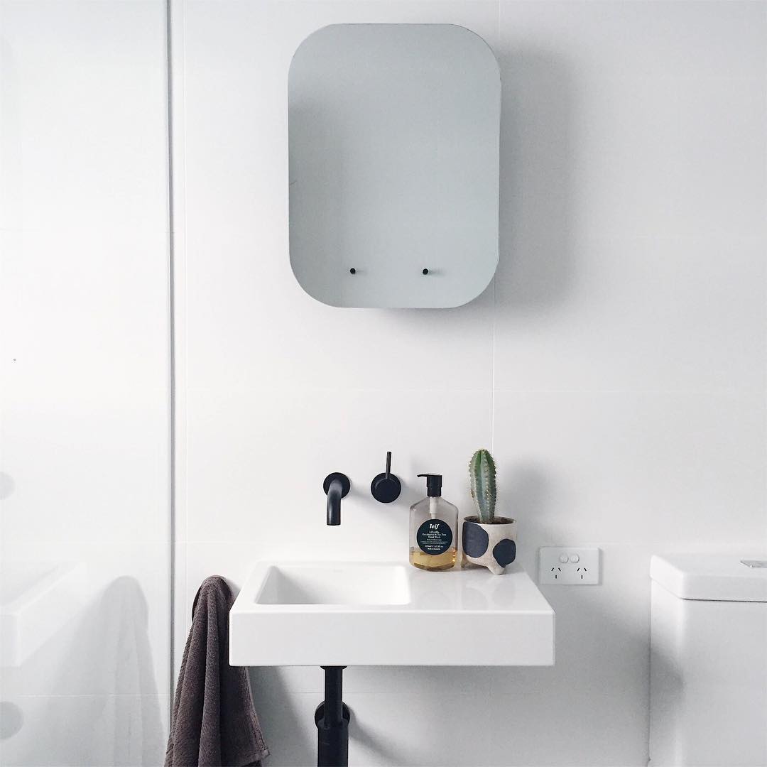 Loving this minimal bathroom, paired with <a href="/leifproducts/">Leif</a> 🛁Via <a href="/shelflife_au/">jess ibbett</a> #leifproducts