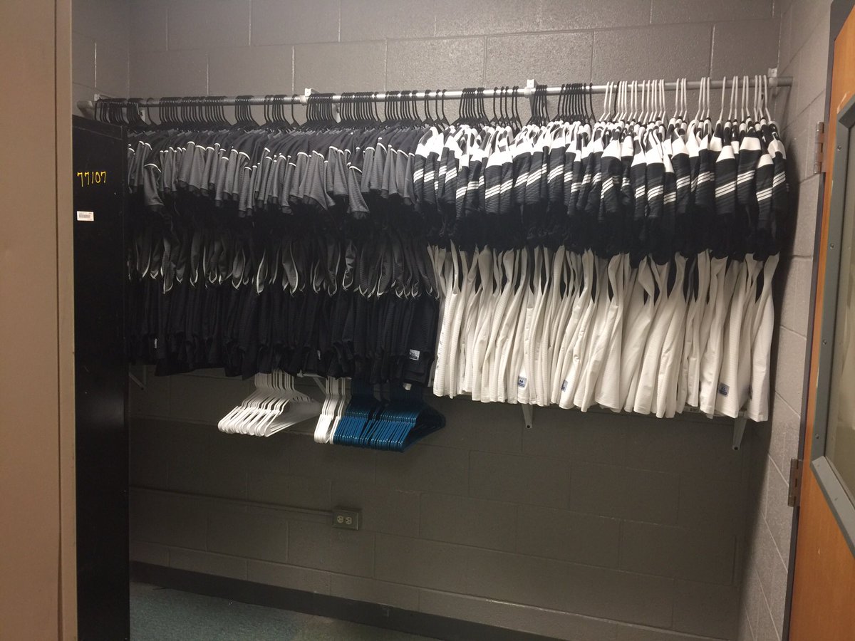 Coach_Veliz's tweet photo. The Oñate Football renovation project continues. Pride Of Ownership...Part II https://t.co/X8sFgmcSZz