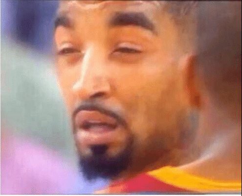 Me trying to read the scroll arya got from little finger #gameofthrones #demthrones