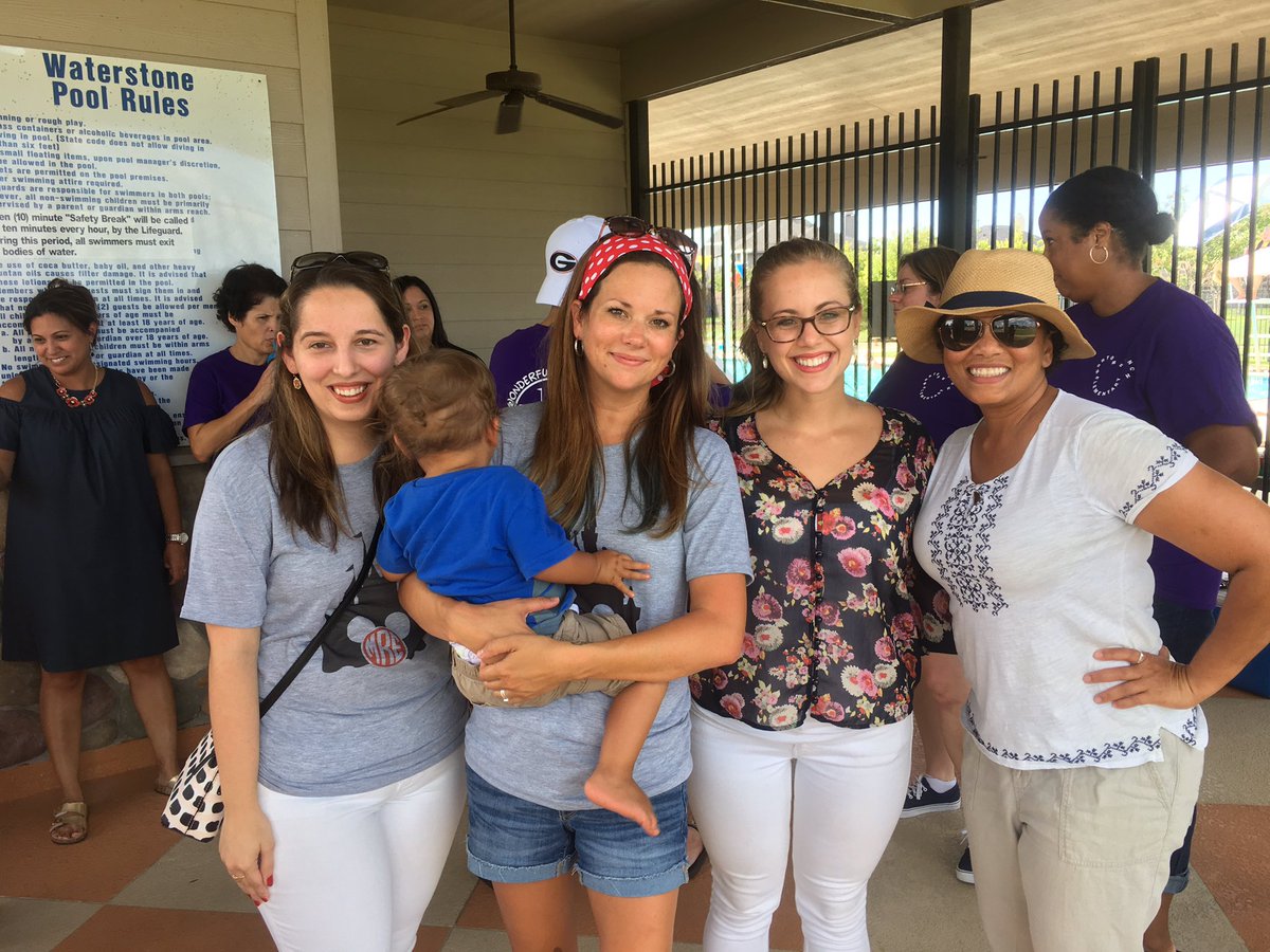 MrsVolschenk's tweet photo. Community outreach :)Ready for #WWofMRE ! #10years https://t.co/7ZREYQ9Hvz