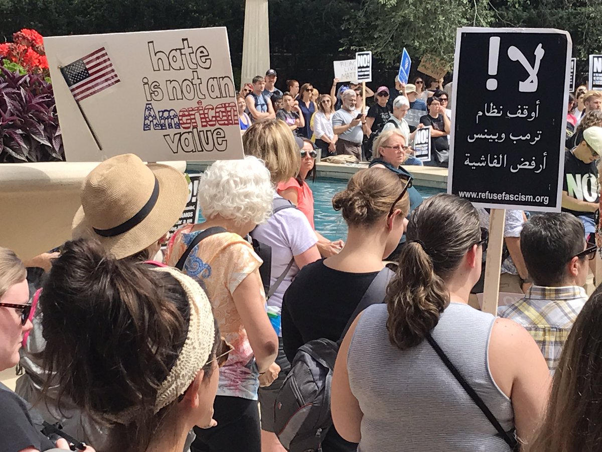 purplepantsuit's tweet photo. Solidarity protest in Chicago against Nazis. #BlackLivesMatter #NoHate #Charlottesville #SolidarityWithUVA #solidarity https://t.co/a5uW4ulsBP