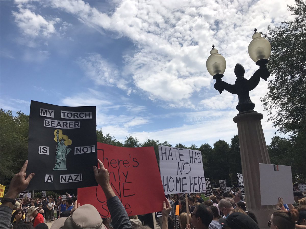 purplepantsuit's tweet photo. Solidarity protest in Chicago against Nazis. #BlackLivesMatter #NoHate #Charlottesville #SolidarityWithUVA #solidarity https://t.co/a5uW4ulsBP
