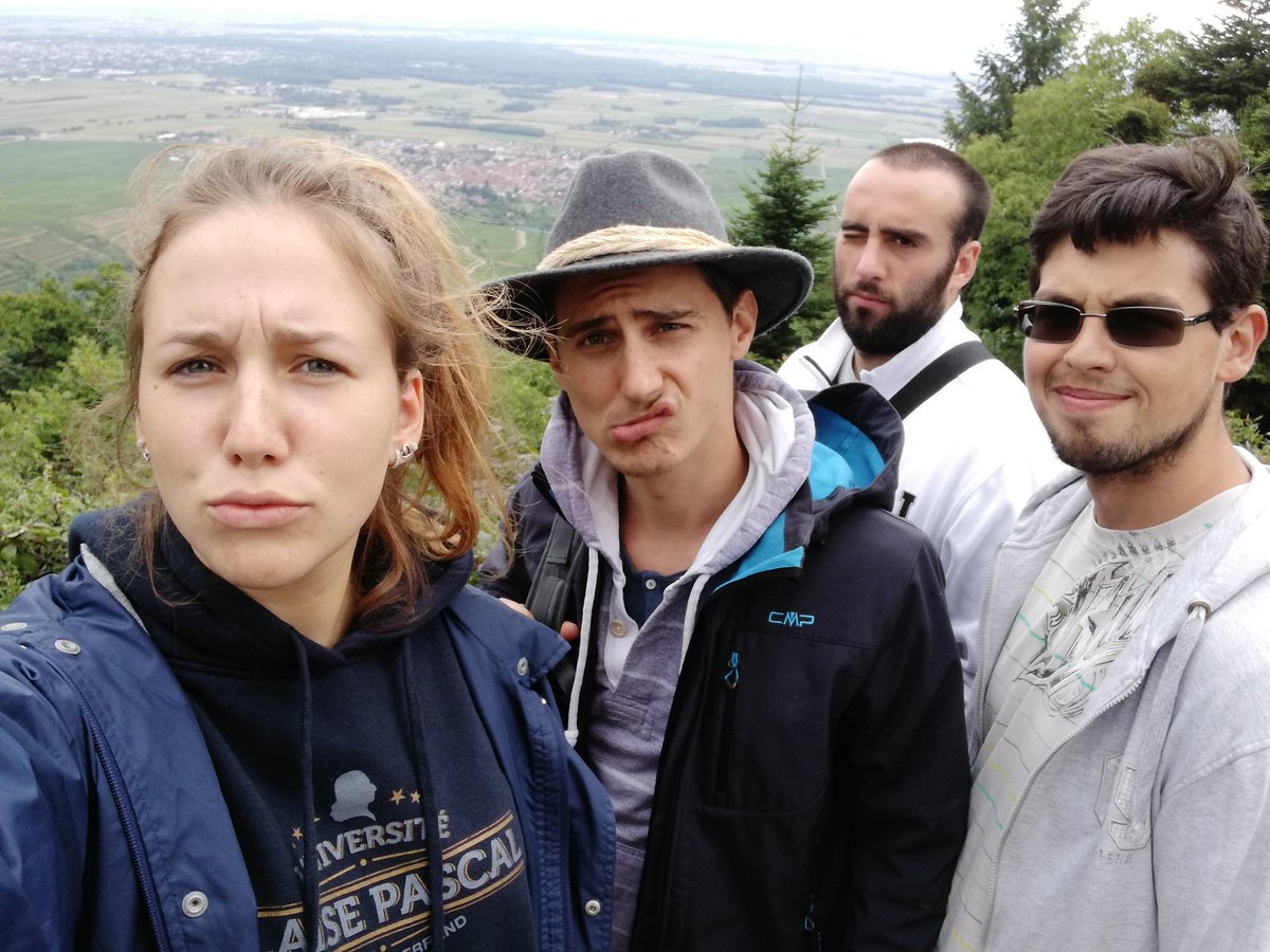 sbeibs's tweet photo. Li ho salutati mezz'ora fa ma già mi mancano. 😢 #mydorks #roadtrip https://t.co/vk6XH0RjNB