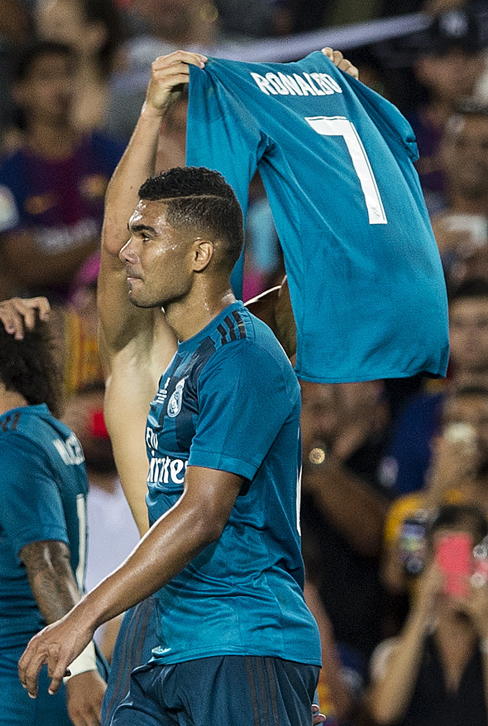 Squawka Live on X Cristiano Ronaldo holds his shirt up to the Camp Nou after scoring against Barcelona. 7 https t iV24szuHG7 X