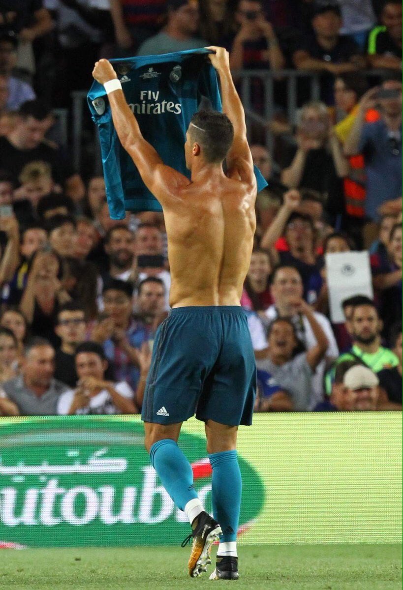 SrNaninho's tweet photo. Que grande eres Cristiano. #EternoCR7 https://t.co/X2oGLy2XTs