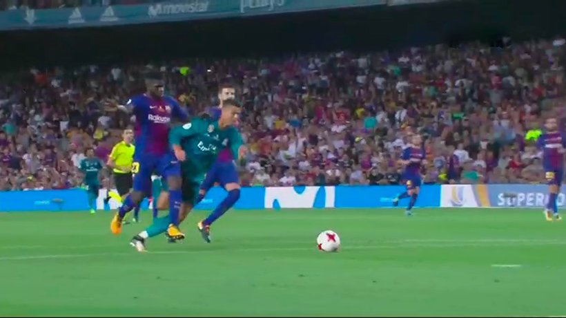 110Madridista's tweet photo. Adivina cual se pitó penalti y cual se pitó piscinazo. https://t.co/MLkpChFtxd