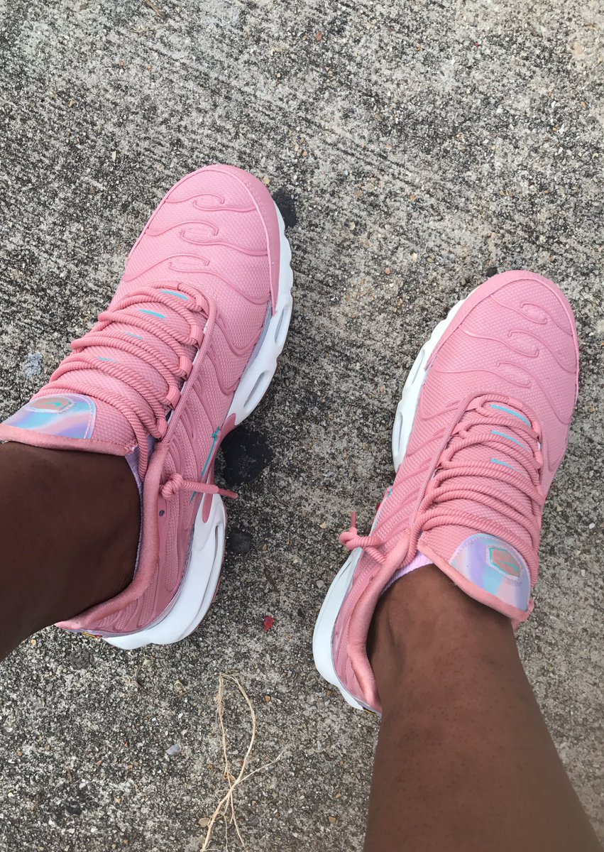 nyvoraa's tweet photo. New pick ups🤤 https://t.co/KYl9kXohu3