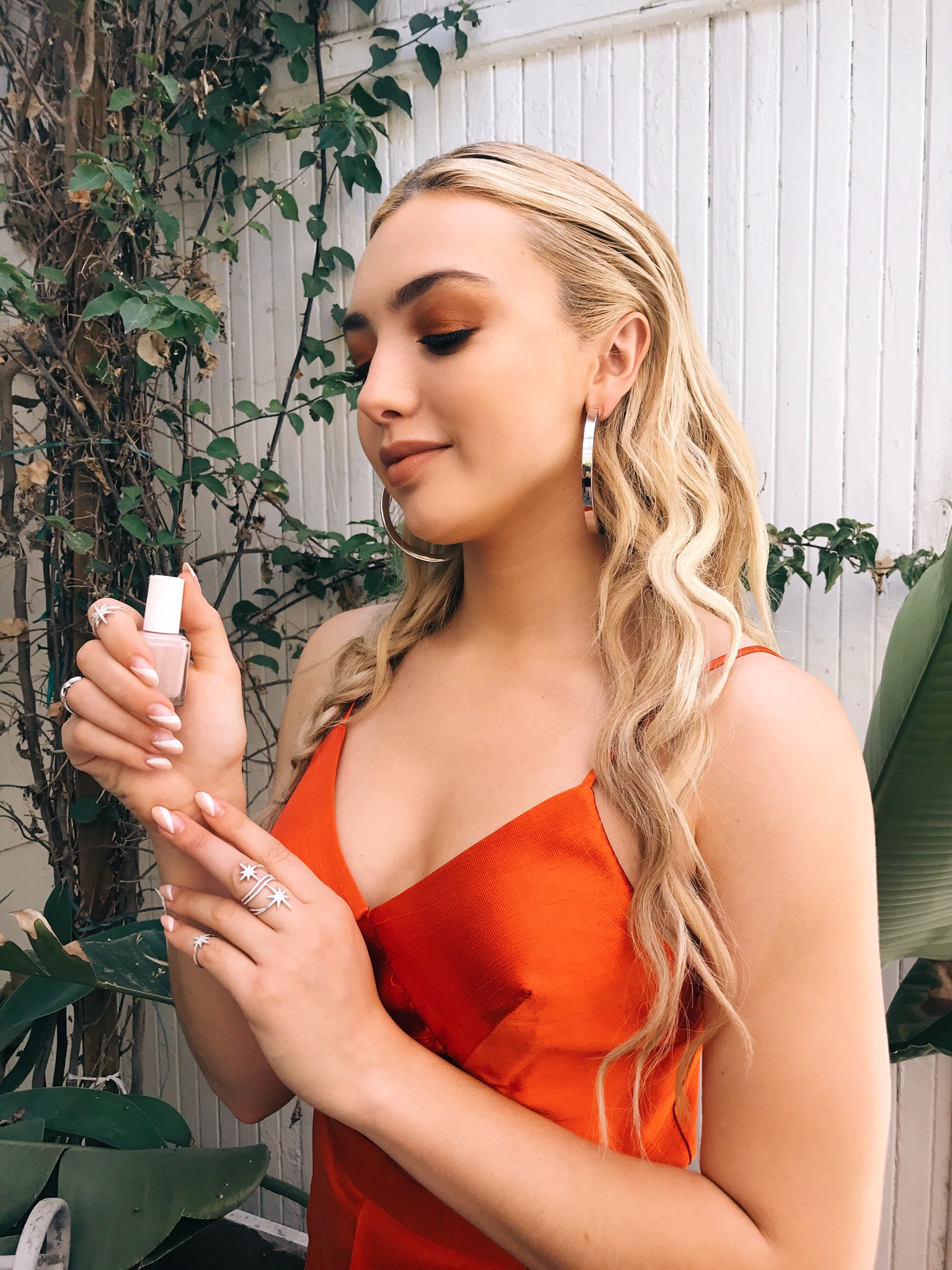 Peyton List on X: Ready to hit the red carpet in my @essie manicure using  topless & barefoot and blanc! essielove essiepartner  t.coKrOjCfLNgo  X