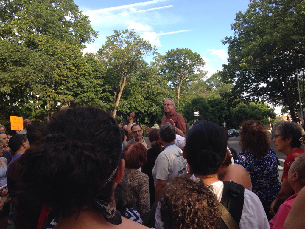 SarahStern3's tweet photo. #Dinowitz speaking at Peaceful interfaith rally in the Bronx #NoHate https://t.co/GlvCemAN3M