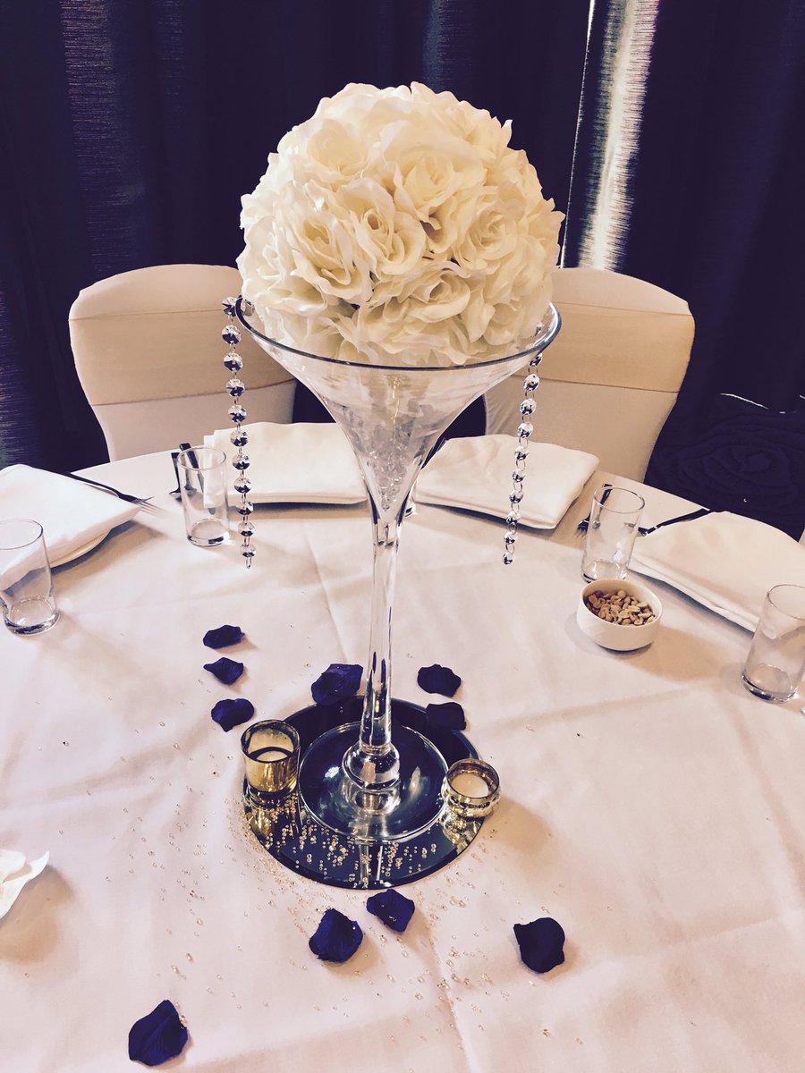 MidlandMandaps's tweet photo. @NottsBelfryQ many congrats to Amandeep #Wedding #Flowerwallbackdrop https://t.co/KH8SvsRY1Z