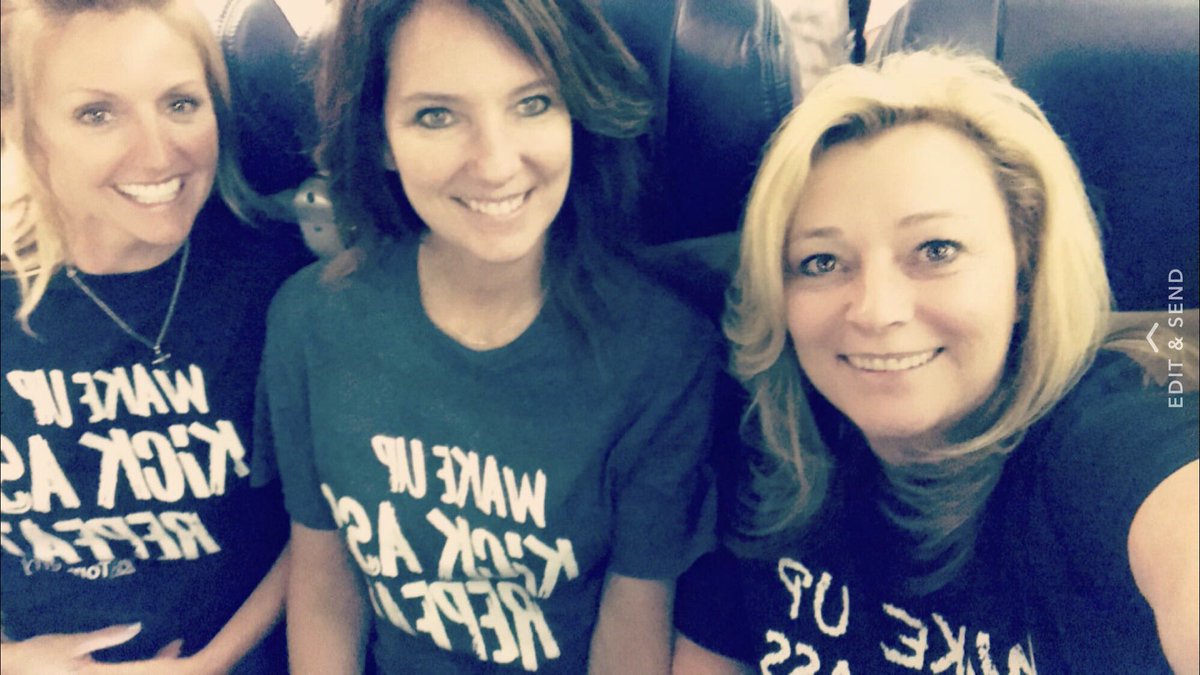 tinakulp's tweet photo. Sporting the Tom Ferry Wake Up..Kick Ass..Repeat Tshirts!#tomferry #successsummit #lifedesignsrealestate https://t.co/8rQZeOEheK