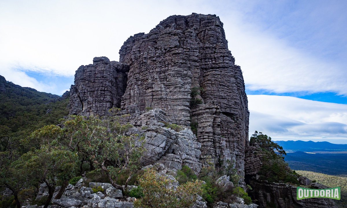 Outdoria1's tweet photo. The Chimney Pots in Victoria's Grampians National Park is a fantastic hike. Get out there while the weather's cool! https://t.co/MpmtMvnwH8 https://t.co/zBTVkSGVhu