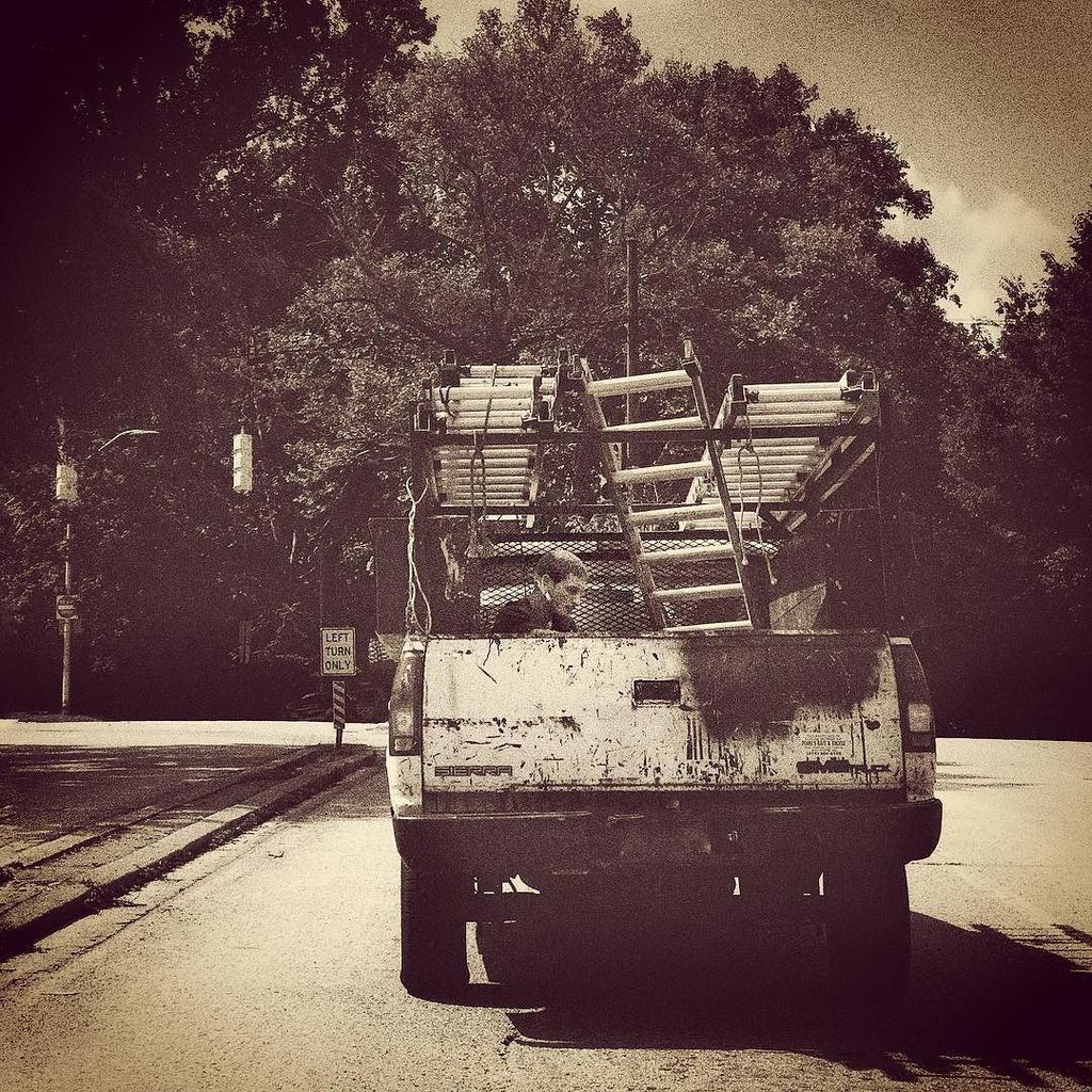 mobtowngeorge's tweet photo. Sunday afternoon drive. #Baltimore #workingfolk https://t.co/bkcAxDsgJc