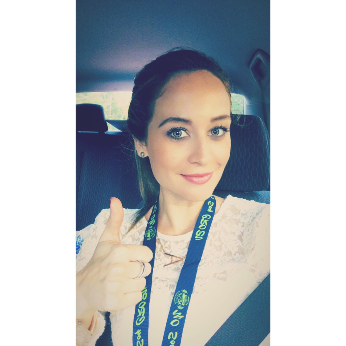 Alexandrarr0407's tweet photo. Comprometida con mi labor. #CROEV  💚 https://t.co/DY0GpZFJOE