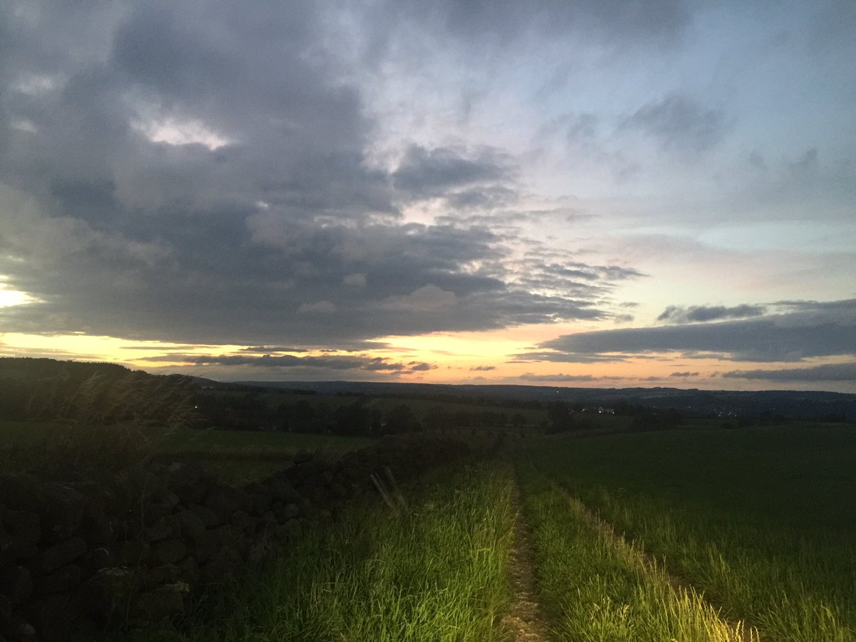 CS_Farm's tweet image. Sunset in my headlights! #sunsets #Offgrid #Derbyshire #nofilter