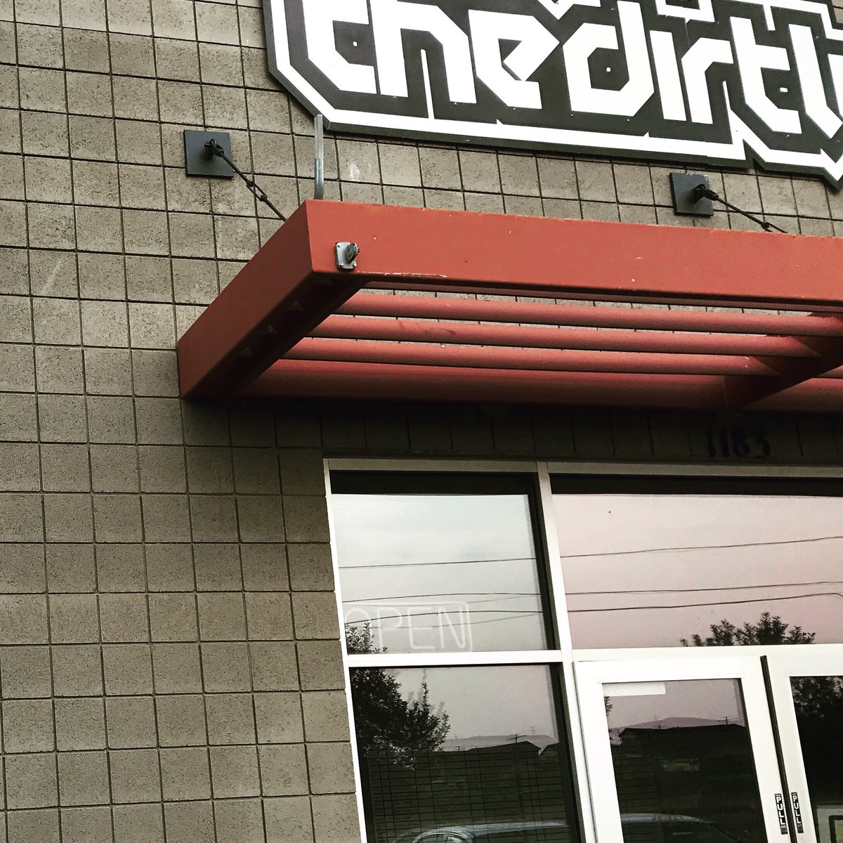 thedirtlab's tweet photo. Setting up the new location. Excited to have you in! | #thedirtlab #allthingsmoto https://t.co/ZcxIazjbq2