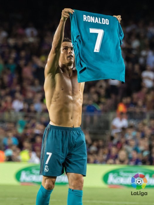 suzycorintiana0's tweet photo. Mozão ❤❤ @Cristiano #CR7 #ReiDoMundo ⚽🏆 https://t.co/VfdYN6bRta