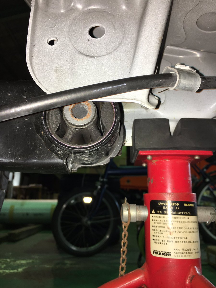 リアパフォーマンスバーと同時に追加したのが、TRD・ヴィッツ用リア