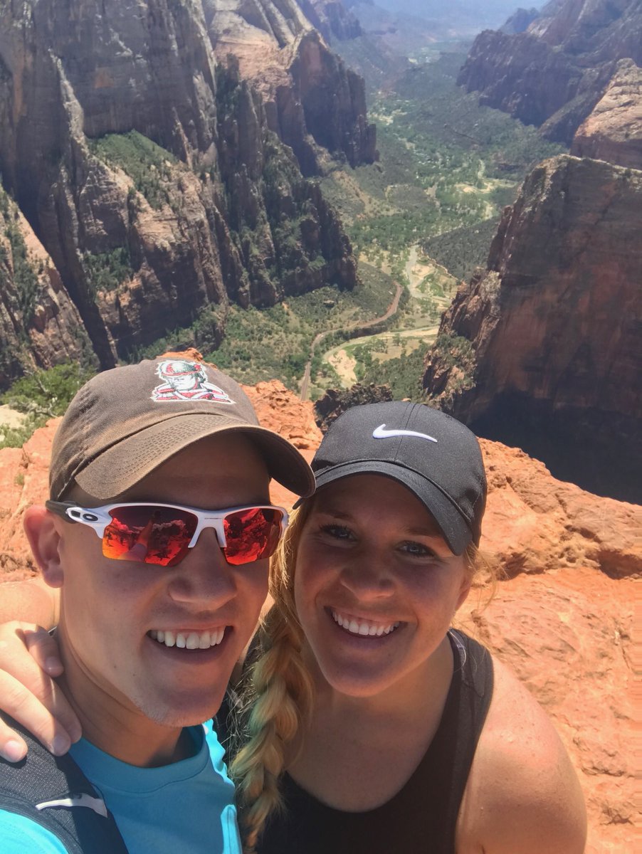 17jyoung5's tweet photo. Had an incredible time climbing Angel's Landing and Observation Point @ZionNPS with some amazing friends! @gbettag @The_Skip_17 @Morganreel https://t.co/6IiCeA2i4R