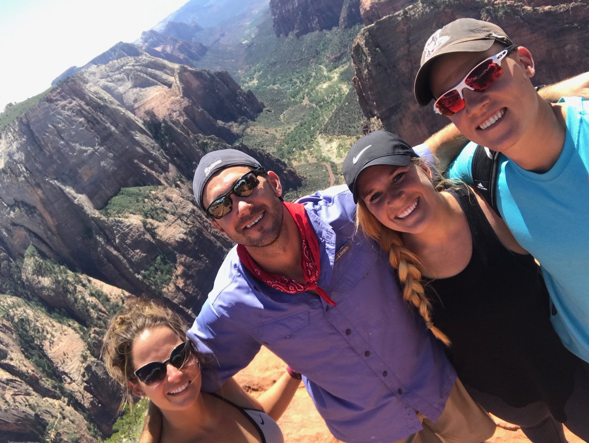 17jyoung5's tweet photo. Had an incredible time climbing Angel's Landing and Observation Point @ZionNPS with some amazing friends! @gbettag @The_Skip_17 @Morganreel https://t.co/6IiCeA2i4R