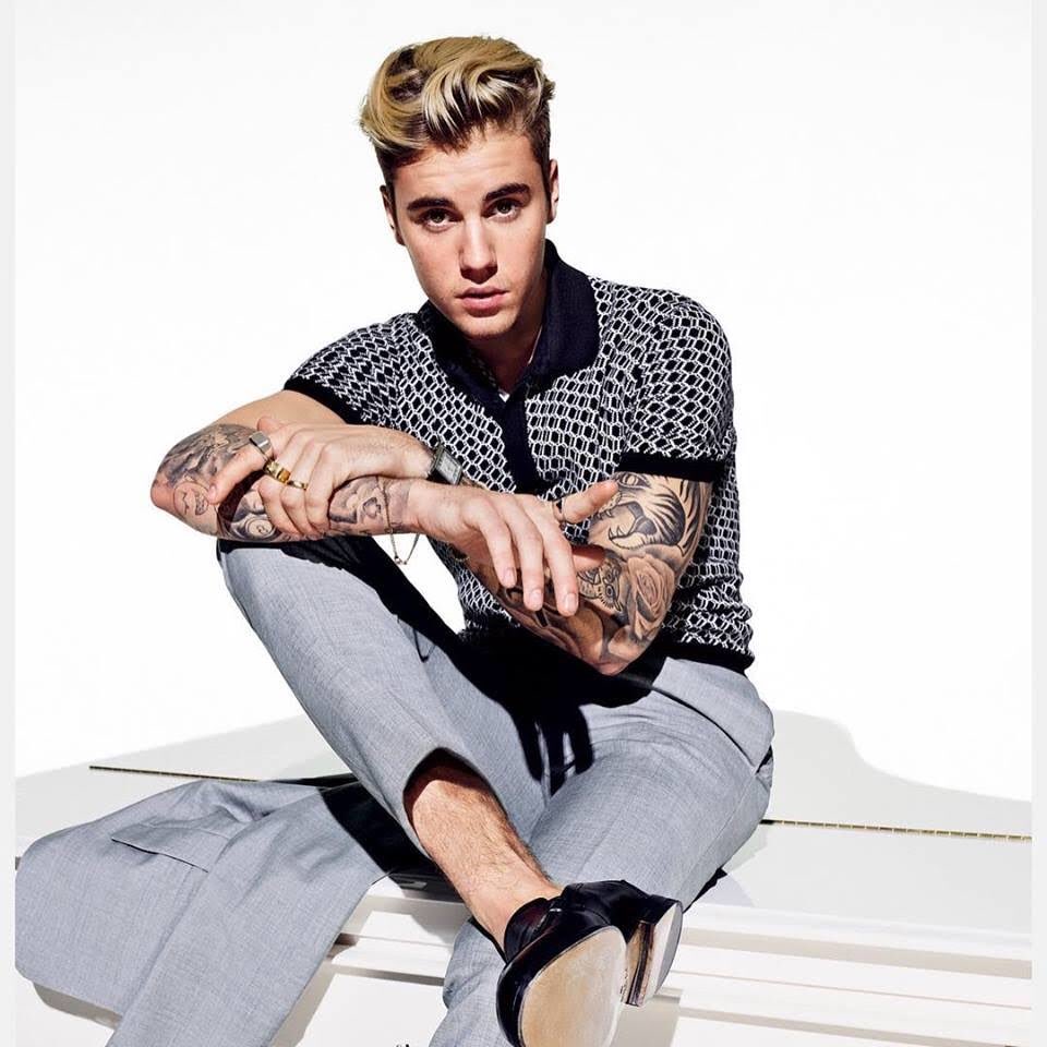 1 pic. If you could vote for the #TeenChoice Awards on Twitter, who would win Choice Male Artist? RT for Justin Bieber LIKE for Harry Styles https://t.co/VMMOuJfudF