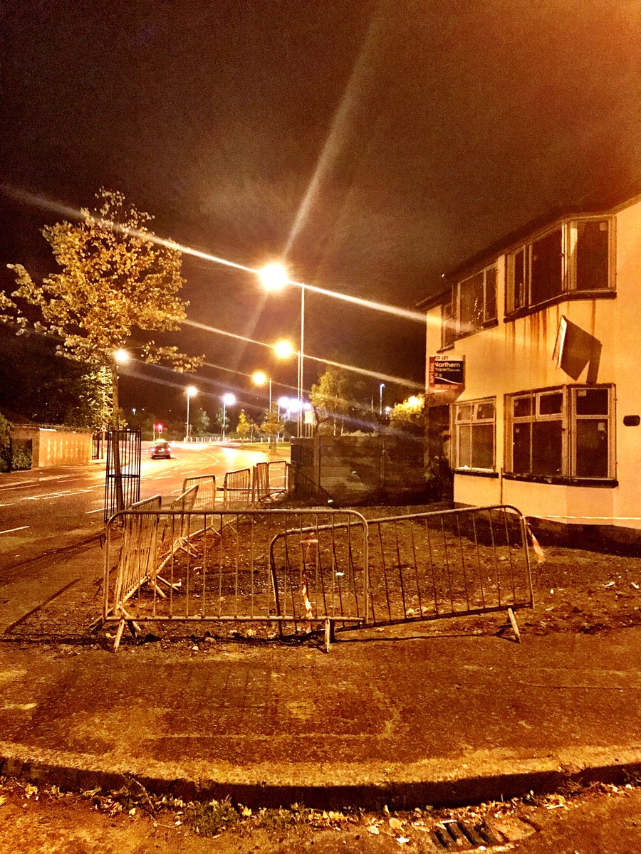 PSNIBelfastN's tweet photo. Tennent St NPT on the beat on the high ground #SpringfieldRd #WorkmanAve covered #allQatthemin #scud #nevertoolateforawalk #engage SgtW https://t.co/EHS92YFmD1