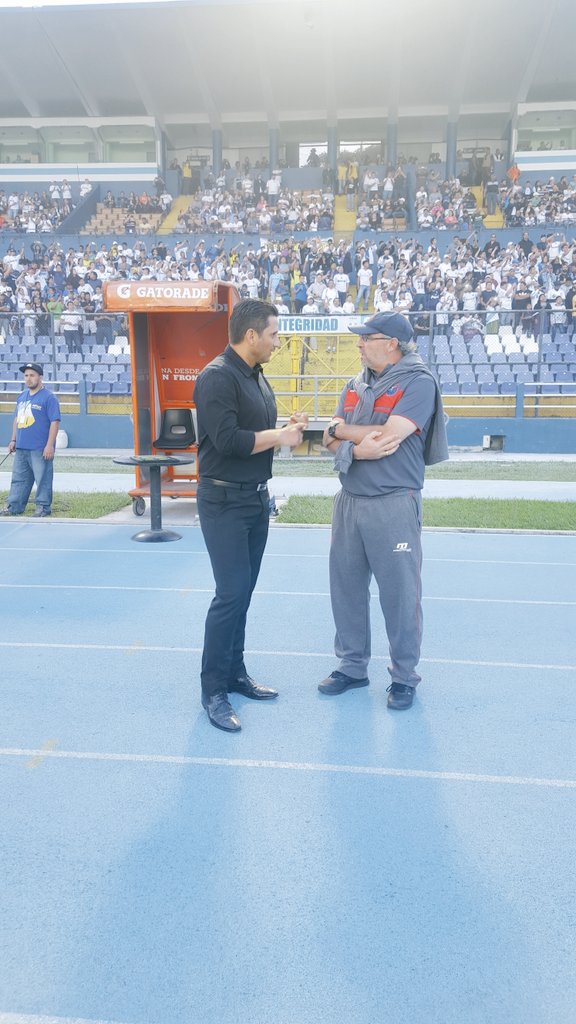 locosfut's tweet photo. Charla entre tecnicos #Ronald - #Machain . @sonora969 - @ovandooscar . https://t.co/rKWF9JFvNm