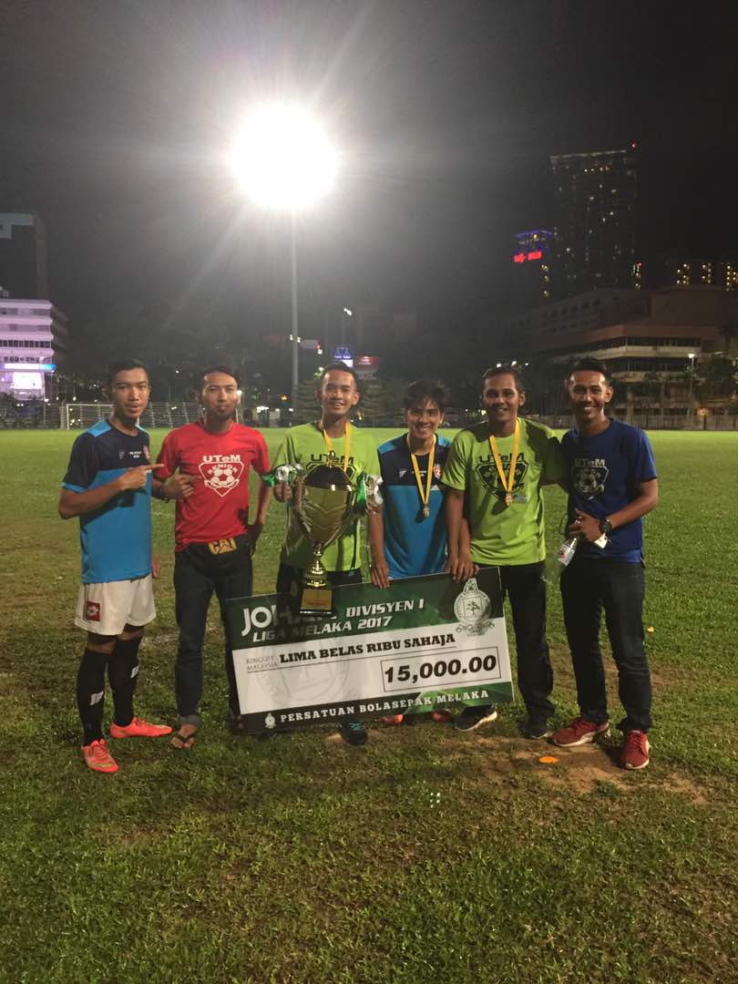 amerulz18's tweet photo. Selamat pagi! ๐๐ (kasi can up sini satu kali)
#champeones #ligamelaka2017 #utemfc #myutem https://t.co/t70yEJIo9T