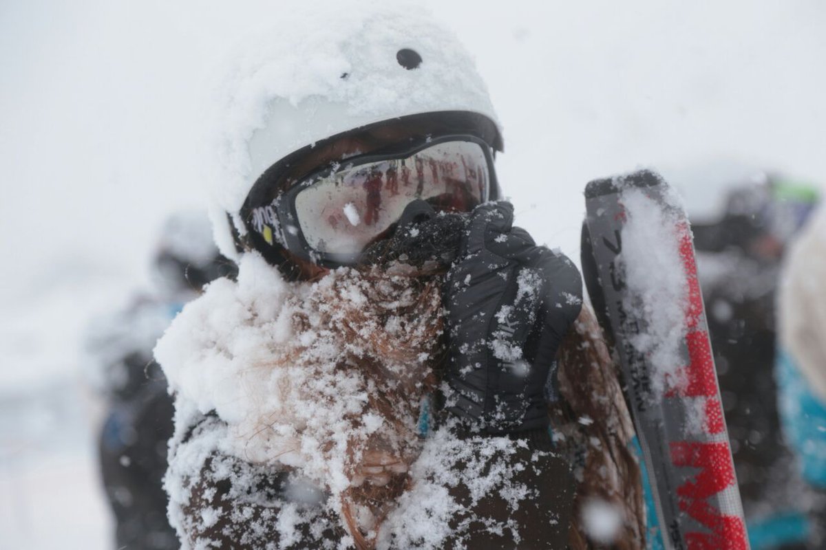 maxdreamoficial's tweet photo. -chicos, por favor no tiren bolas de nieve grandes https://t.co/Z5lSnfno1I
