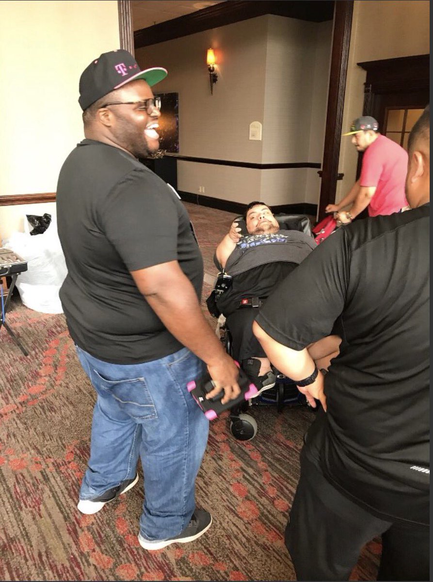 bigtech5000's tweet photo. #infinicon was a blast! #MagentaCowboy saved some customers from big red and the yellow 🚌, while at the same time having some #seriousfun. 🤠 https://t.co/esThYYzUNb