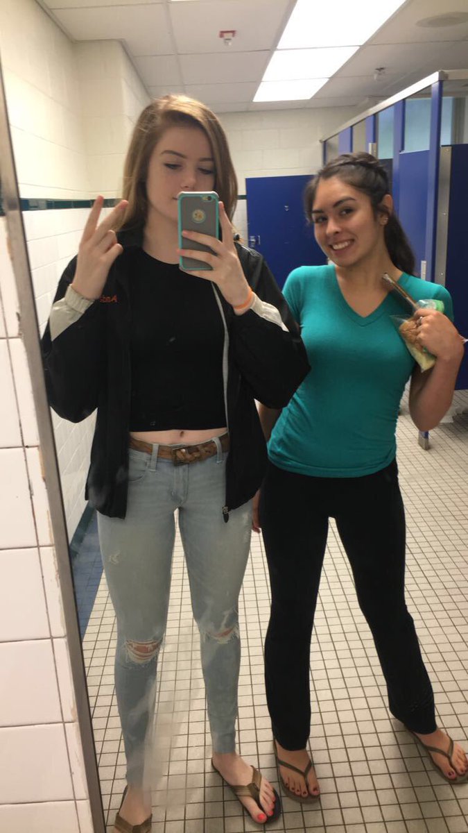 amandajohnson07's tweet photo. Happy birthday Gianna!!😎😛🤘🏽💗 hope you had a great day, ilysm, u geek #ohmygawd #itsahike #byejess @JuarezGianna https://t.co/jTEo8Zj8r5