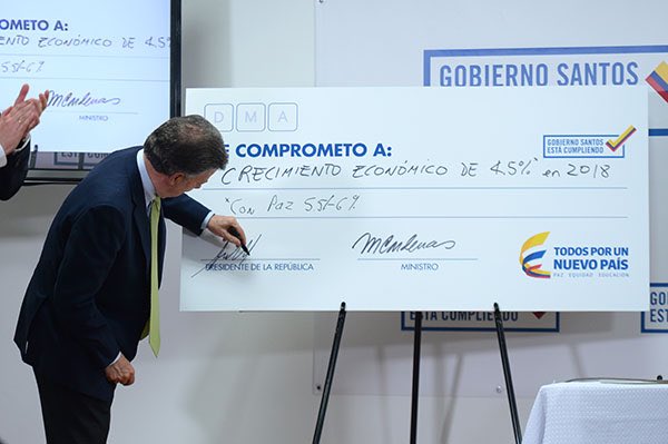 GuillermoBotero's tweet photo. Que alguien les diga a quienes sufren de alzheimer como se llaman este tipo de cheques https://t.co/yB3JMtVotw