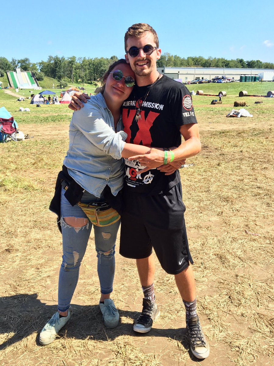 kvnpryor's tweet photo. @estfestohio @machinegunkelly @MODSUN @Its_Illeana @ameliaaashley @amiraclexx @KevinnRuettiger @JoeLukas43 @OhioDreamsCamp My loves 💚 https://t.co/dl0gzUeBKI