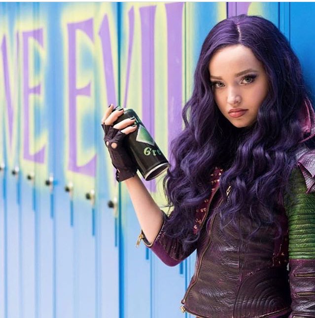 DisneyNewsBRGo's tweet photo. Quem não aguenta mais esperar pelo filme Disney Channel do ano? #Descendentes2 estreia próximo domingo às 20h30. https://t.co/j32BGRps2Y