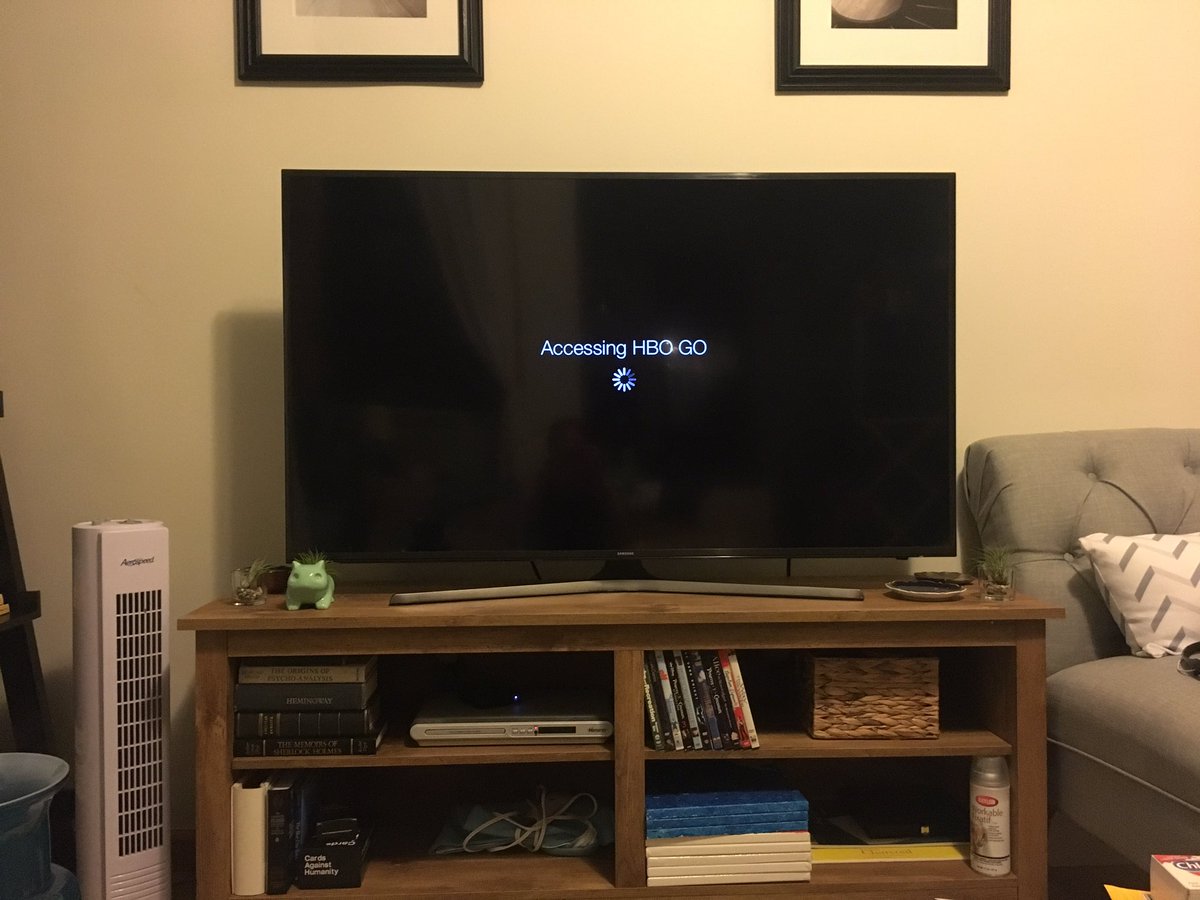 micheletymann's tweet photo. And once again @HBO's servers can't handle the amount of people watching @GameOfThrones 😑 https://t.co/LcbxIfY12S