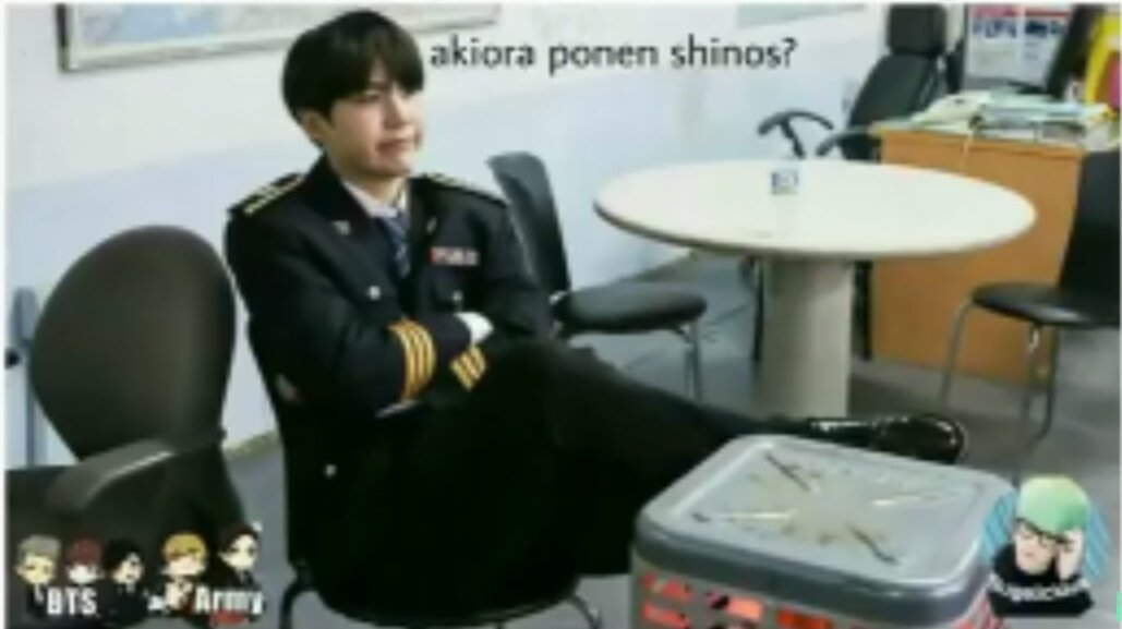 jinszm's tweet photo. #ChoiceInternationalArtist #TeenChoice 
@BTS_twt 
Yo viendo la premiación:
:v https://t.co/wCWWA7k3gx